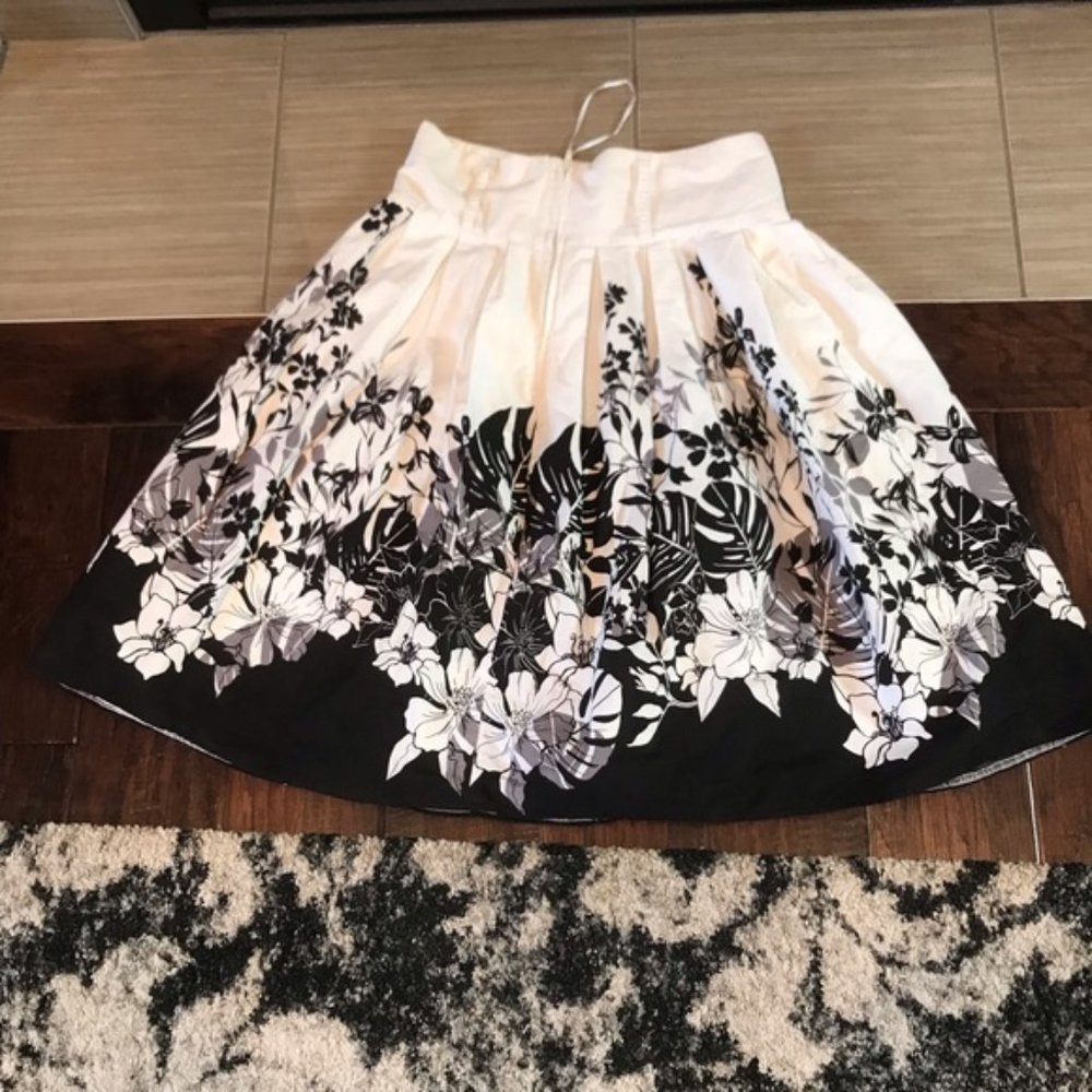 Coco & Tashi classic floral skirt size Medium - Picture 8 of 8